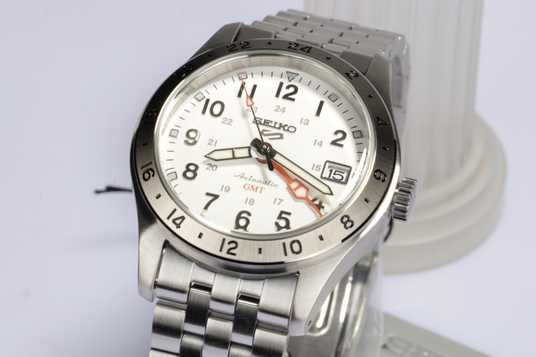 Годинник SEIKO 5 SPORTS OVERWHITE FIELD GMT SSK059K1 купити за